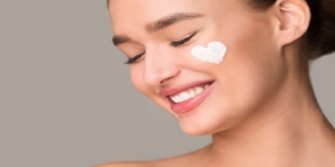 Cilt Bariyerini Onaran Skin Streaming Trendi ile Minimalist Bakım Yapın