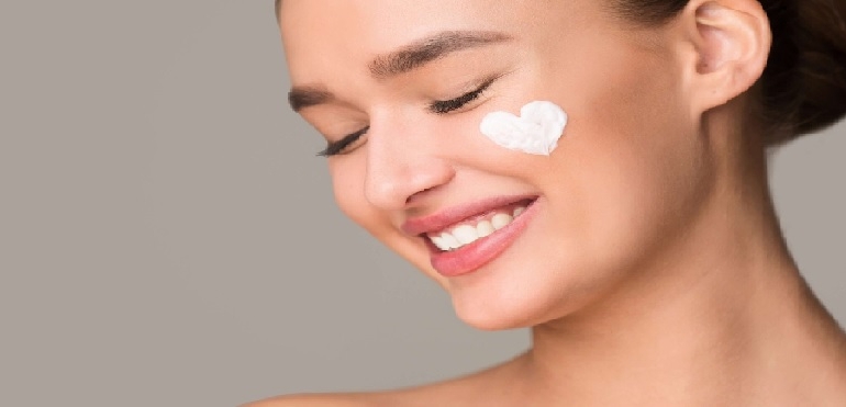Cilt Bariyerini Onaran “Skin Streaming” Trendi ile Minimalist Bakım Yapın