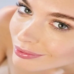 Makyajda Clean Girl Estetiği ile Doğal ve Taze Görünümün Sırları