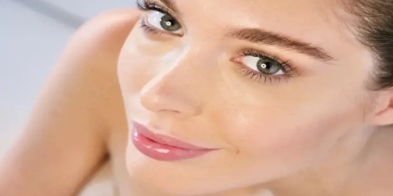 Makyajda “Clean Girl” Estetiği ile Doğal ve Taze Görünümün Sırları