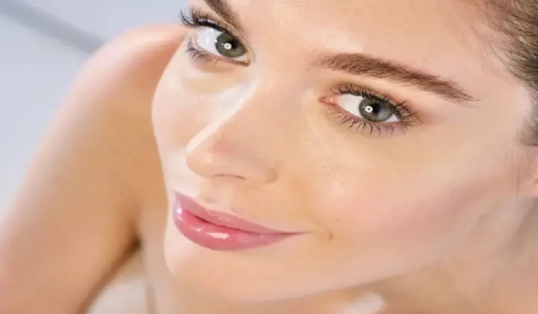 Makyajda “Clean Girl” Estetiği ile Doğal ve Taze Görünümün Sırları