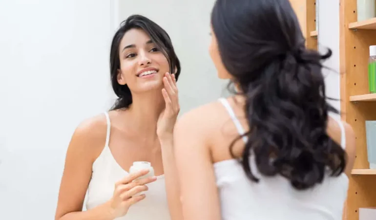 Yaşlanma Karşıtı İçerikler: Retinol mü yoksa Bakuchiol mü?