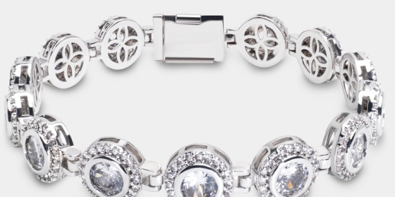 Kolye Tasarımları ile Güzelliğinizi Ön Plana Çıkarın